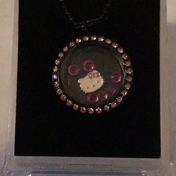 Hello Kitty Locket - Picture 2 of 2